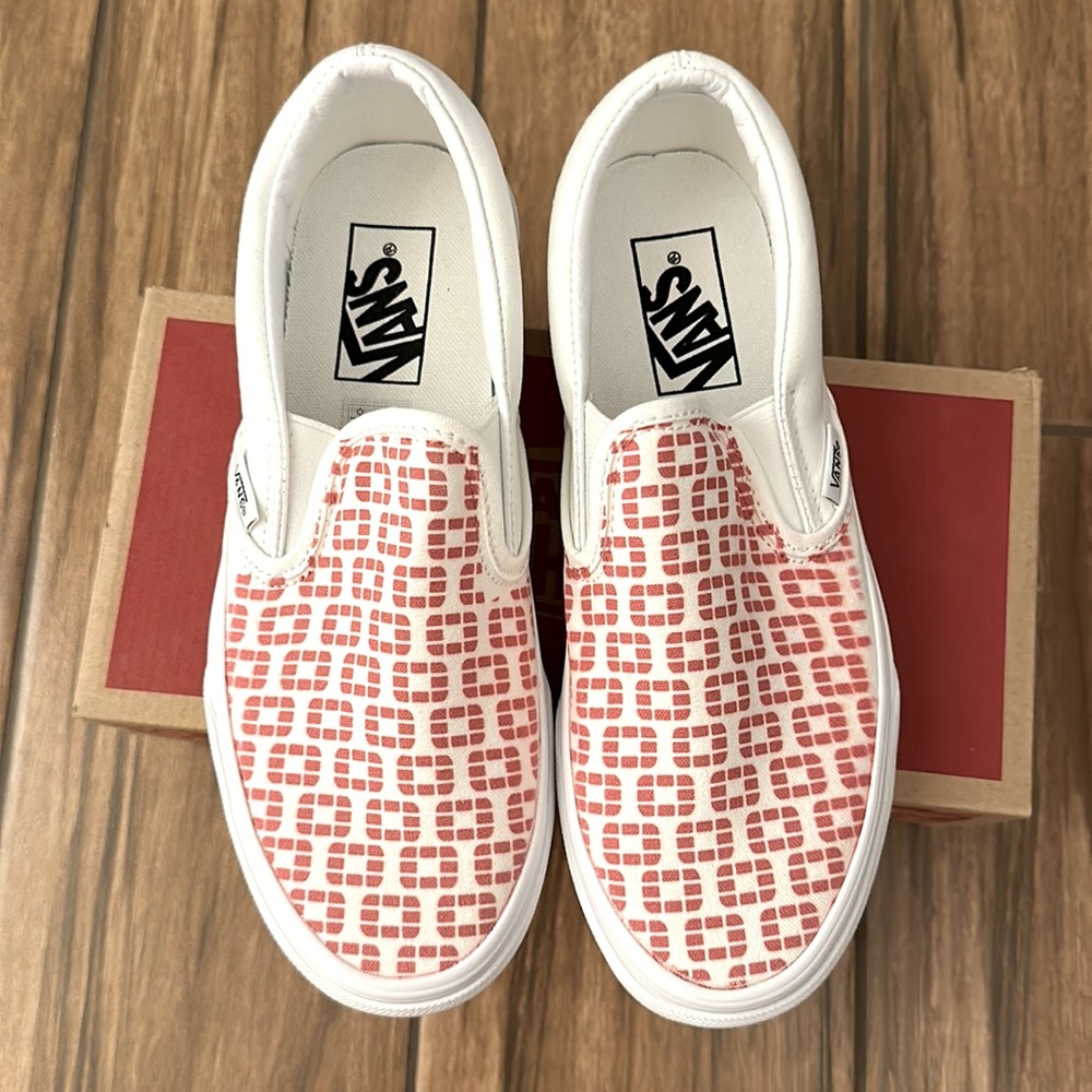 Custom Print Vans - image 2